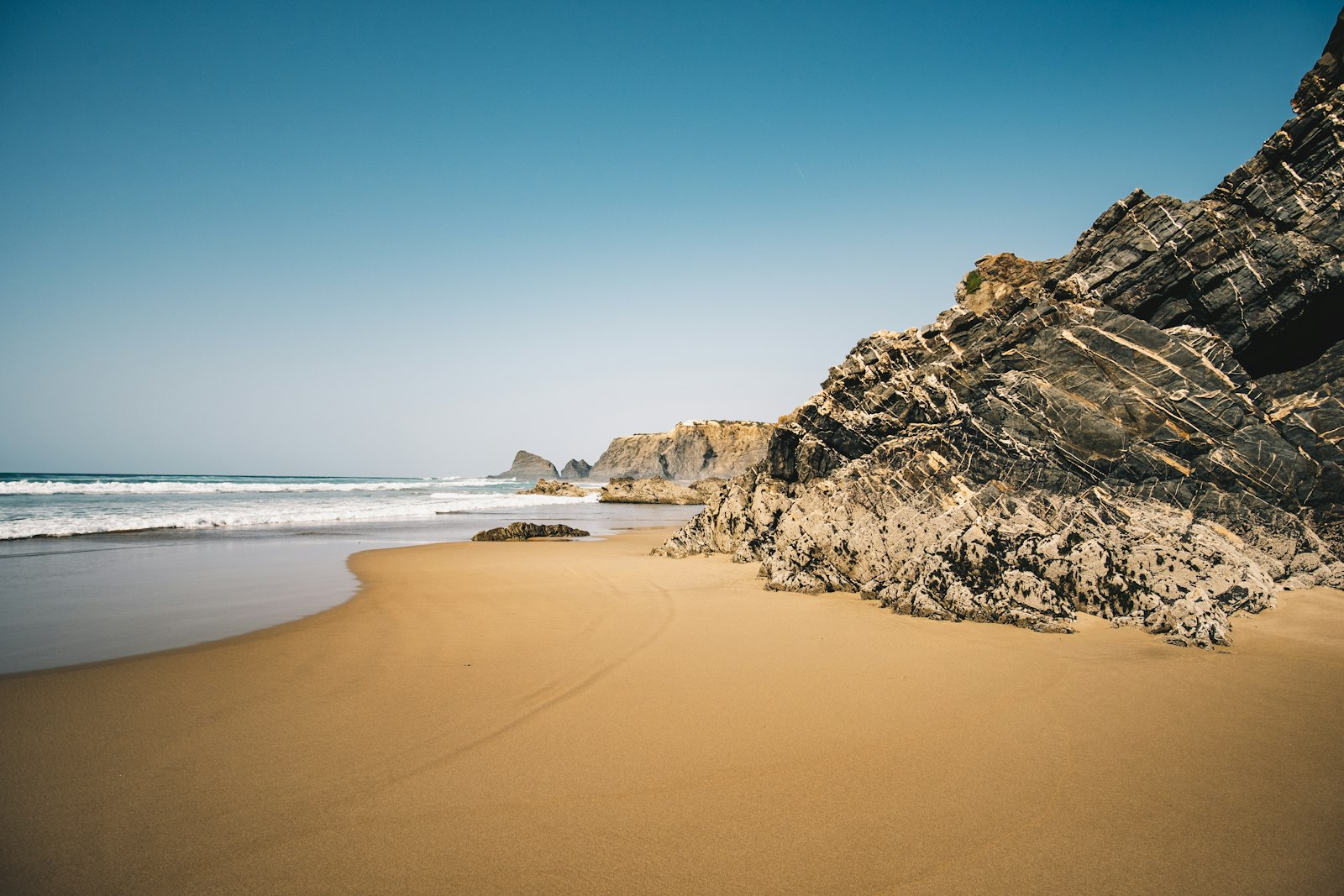 Finding the quiet beaches of the Algarve